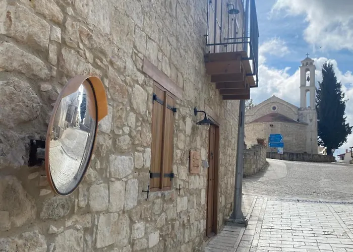 Spiti Urania Vilă Kathikas